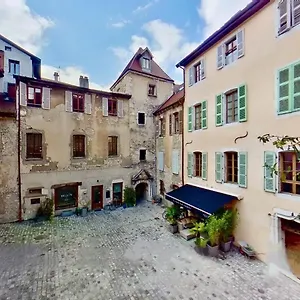 appartement-de-charme-au-coeur-de-la-vieille-ville.hotels-rhonealpes.com/